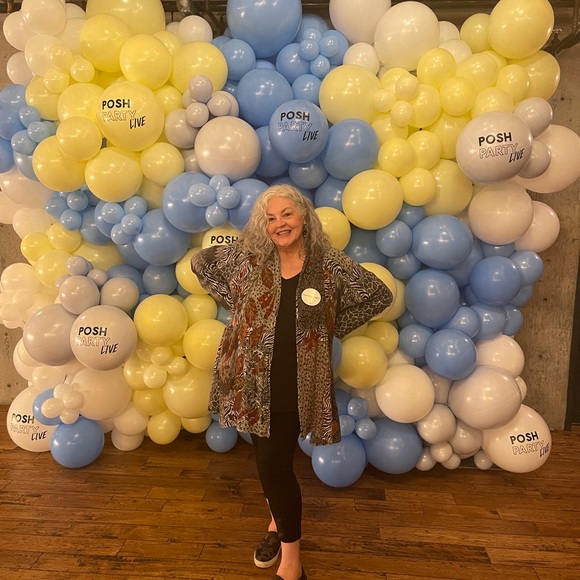 Welcome To My Closet! - Picture 5 of 6